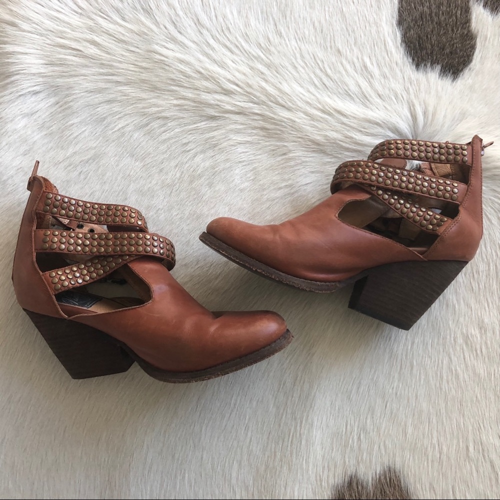 Jeffrey Campbell tan leather ankle booties